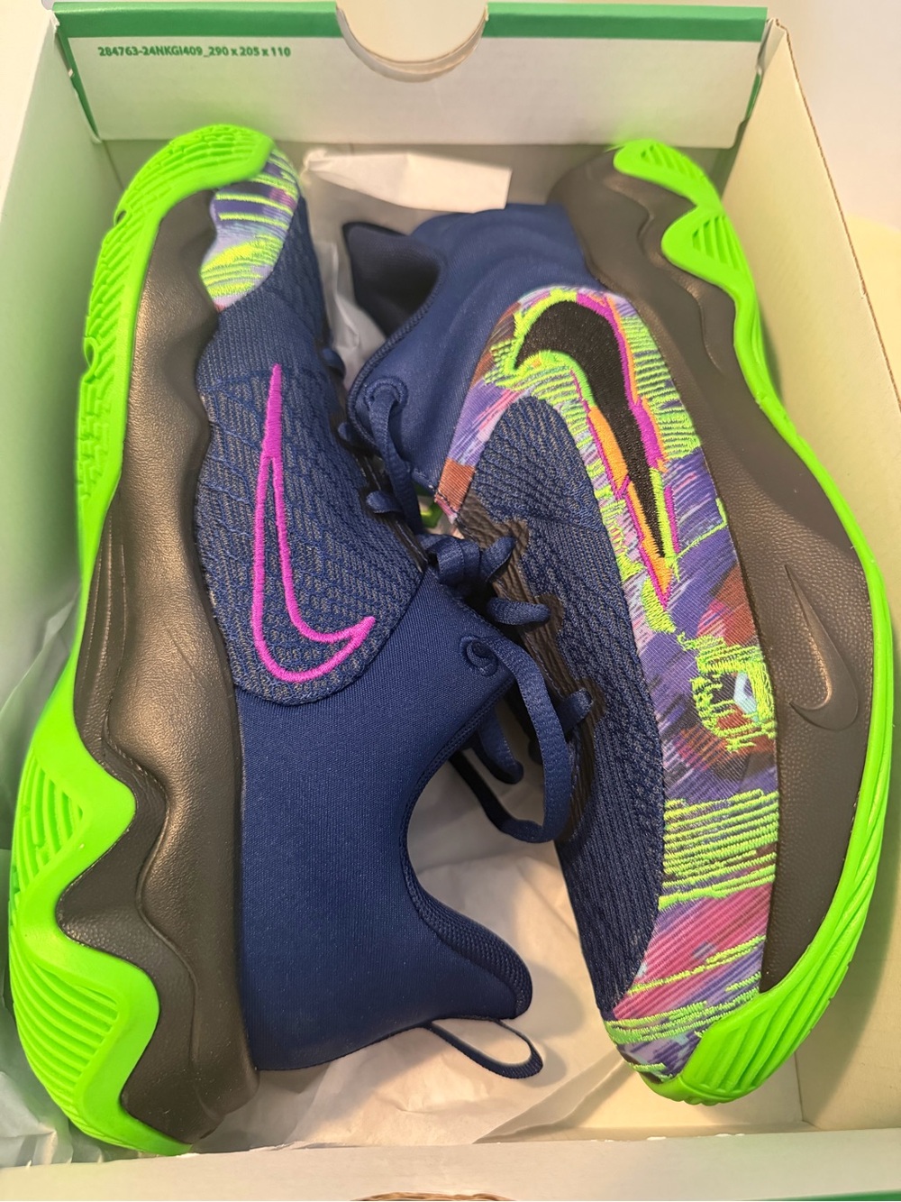 Nike Giannis Sneakers (6Y / 7.5W)